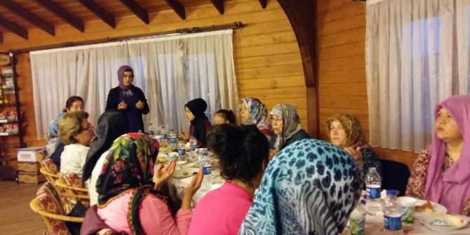 Ramazan Mukabelesine Katılan Kadınlar İftar Sofrasında Buluştu