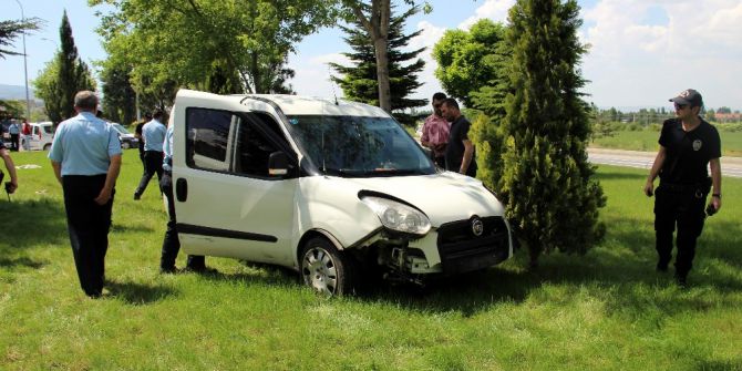 Kütahya’da Trafik Kazası, 2 Emniyet Mensubu Yaralandı