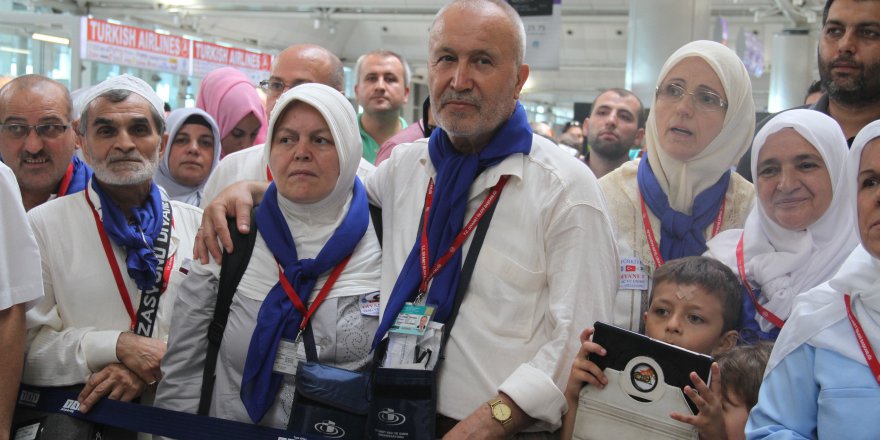 Hacı Adayları Kutsal Topraklara Dualarla Uğurlandı