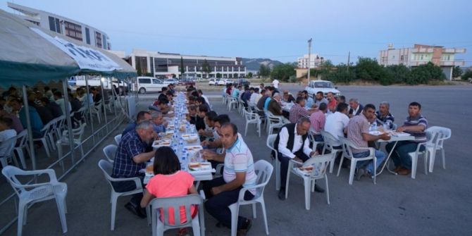 Adıyaman Belediyesinden Hastane Önünde 500 Kişilik İftar Çadırı