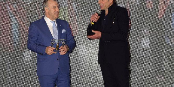 Beşiktaş Yöneticisinden Abdullah Avcı’ya Ödül!