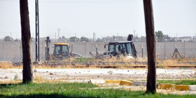 Suriye Sınırında İş Makinelerinin Hareketliliği