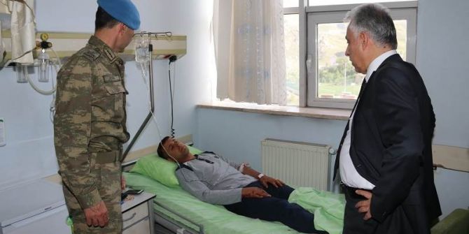 Vali Toprak, Hain Saldırıda Yaralanan Askerleri Ziyaret Etti