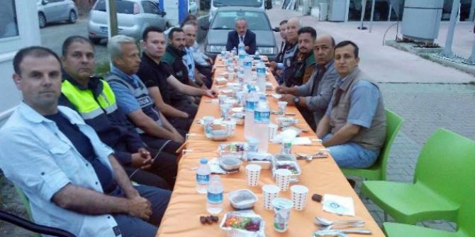 Tekirdağ İl Emniyet Müdürü Aydın Görev Başında İftar Yapan Polisleri Yalnız Bırakmıyor