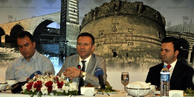 Vali Aksoy: "Terör Örgütüyle Arasına Mesafe Koyan Diyarbakır Halkına Teşekkürlerimi Sunuyorum”