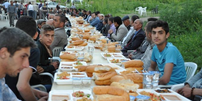 Kaymakamlıktan Köy Meydanında İftar Programı