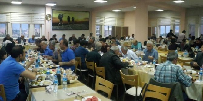 Yyü Personeli İftarda Bir Araya Geldi