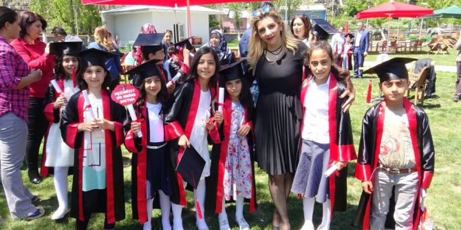 Öğrenciler Mezuniyetlerini Masal Park’ta Kutladı