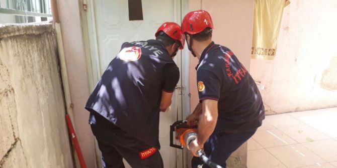 Tuvalette Mahsur Kalan Çocuğu İtfaiye Kurtardı