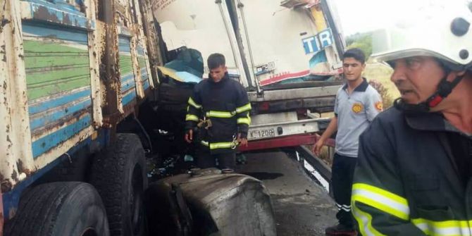 Kamyon Tıra Arkadan Çarptı: 1 Ölü