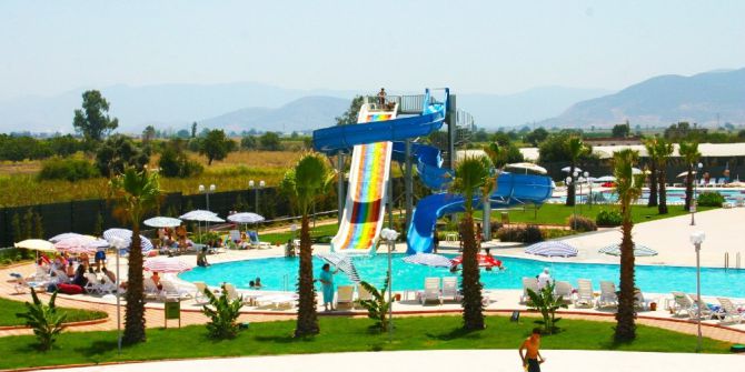 Torbalı’daki Yüzme Havuzunda Yeni Sezon Açıldı