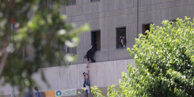 İran Parlamentosunda Canlı Bomba Kendini Patlattı