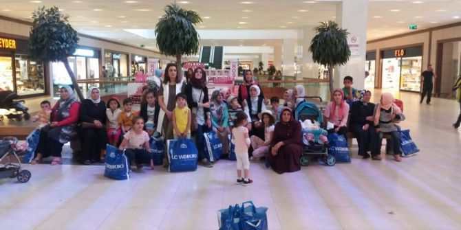 Kelebek Çocuklara Giysi Yardımı