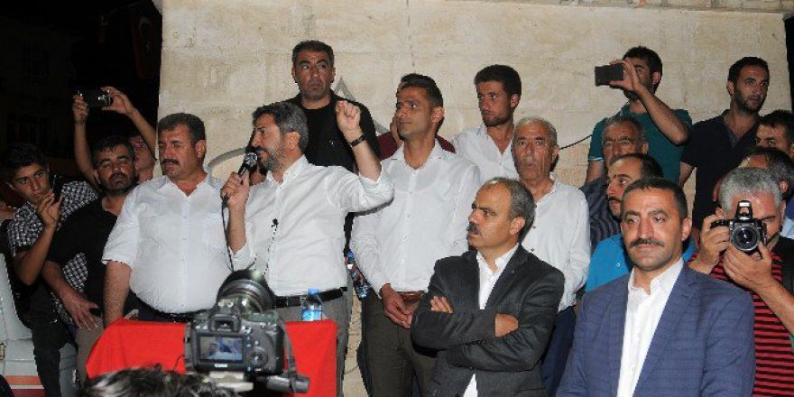 Çelikhan’da Demokrasi Nöbeti Devam Ediyor