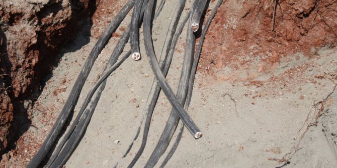 Montajı Yapılan Elektrik Kablolarını 24 Saat Geçmeden Çaldılar