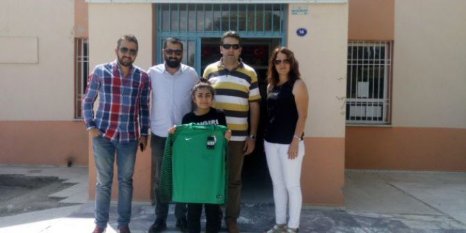 Galatasaraylı Yıldızdan O Öğrenciye Duygulandıran Sürpriz