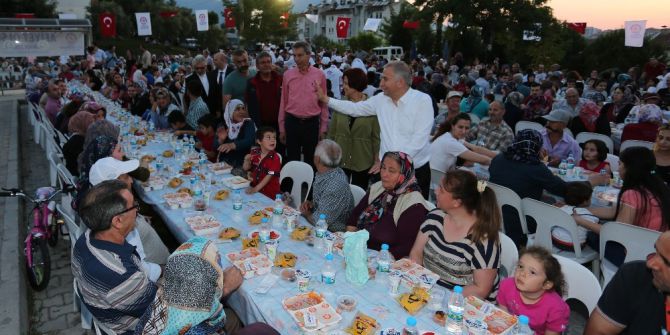 Büyükşehir Mehmet Akif Ersoy Mahallesi’nde İftar Sofrası Kurdu