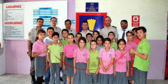 Salihli Jandarmadan Eğitime Destek