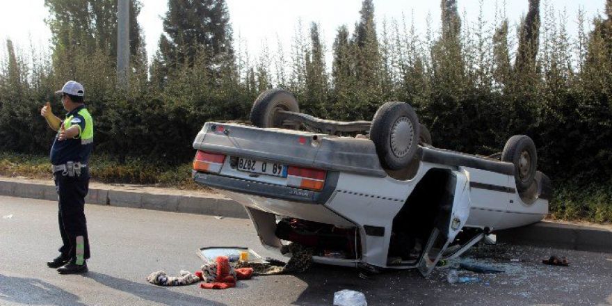 Manisa’da Otomobil Takla Attı: 3 Yaralı
