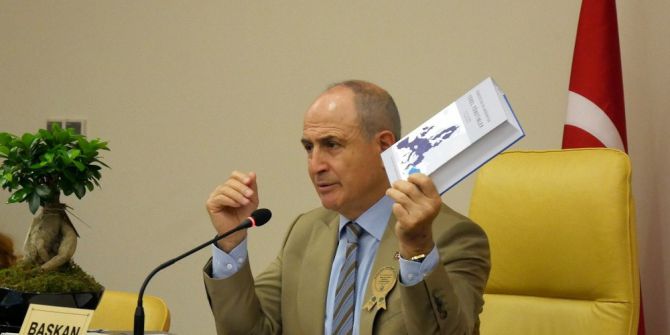 Başkan Akgün, Yerel Yönetimlerin Kitabını Yazdı