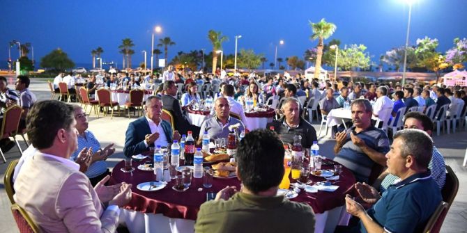 Başkan Böcek Personeliyle İftar Yaptı