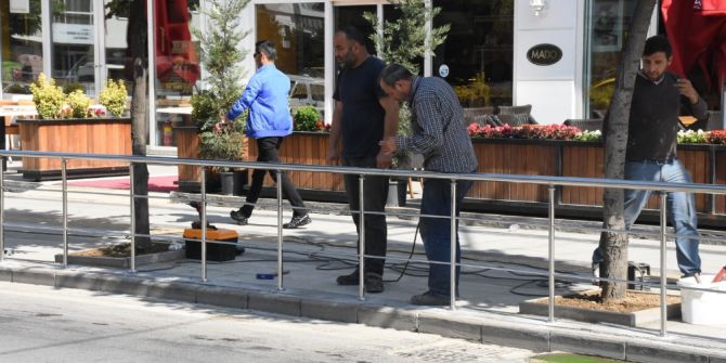 Hastane Caddesinde De Yaya Korkulukları Yapıldı