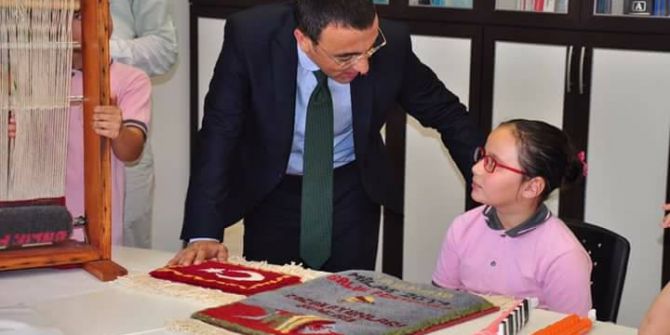 Gelecekleri İçin İlmek Attılar