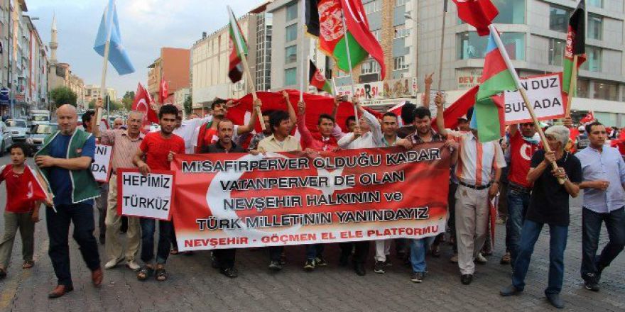 Mülteciler Türkiye İçin Yürüdü