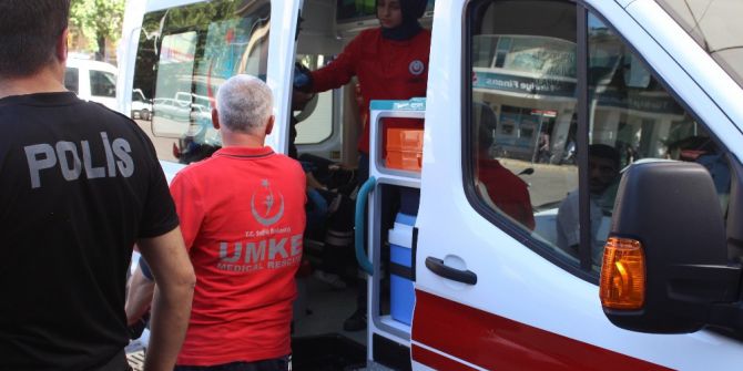 Müşteri İşyeri Çalışanını Bıçakladı