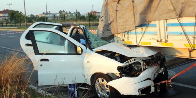 Antalya’da Otomobil Tırın Altına Girdi: 1 Ölü, 1 Yaralı