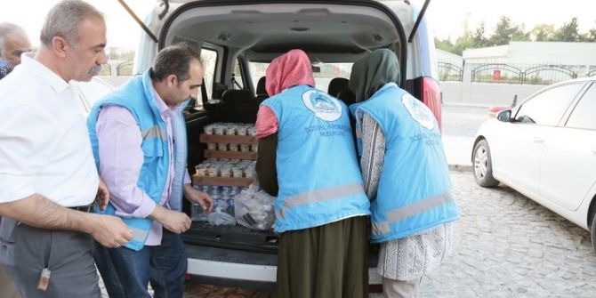 Eyyübiye Belediyesi Hasta Yakınlarına İftar Yemeği Dağıtıyor