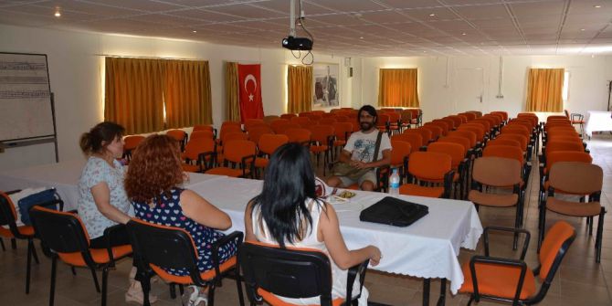 Boş Salona Konuştular