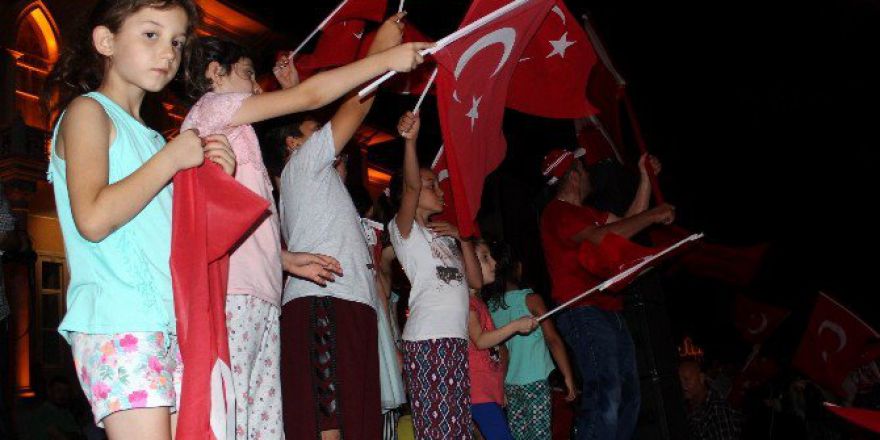 Minik Demokrasi Nöbetçileri