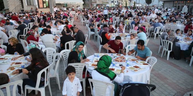 Ramazan Birlikteliği Mahalle İftarlarında Yaşanıyor
