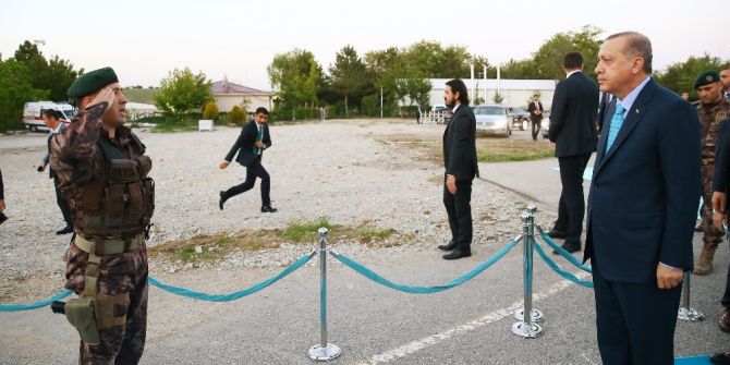 Cumhurbaşkanı Erdoğan Güvenlik Güçleriyle İftar Yaptı