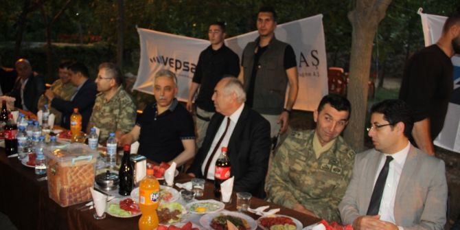 Hakkari Protokolü Vedaş’ın İftar Yemeğinde Buluştu