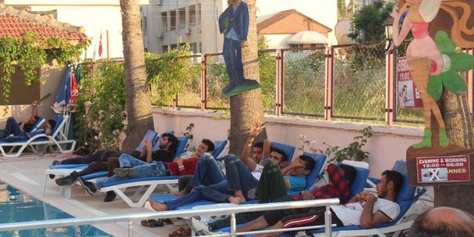 Havuz Başında Yasadışı Göçmen Operasyonu