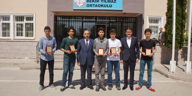 Muhtardan Teog Birincilerine Plaket