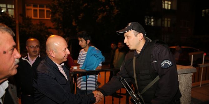 Başkan Çolakbayrakdar, İftar Sonrası Polisleri Ziyaret Etti