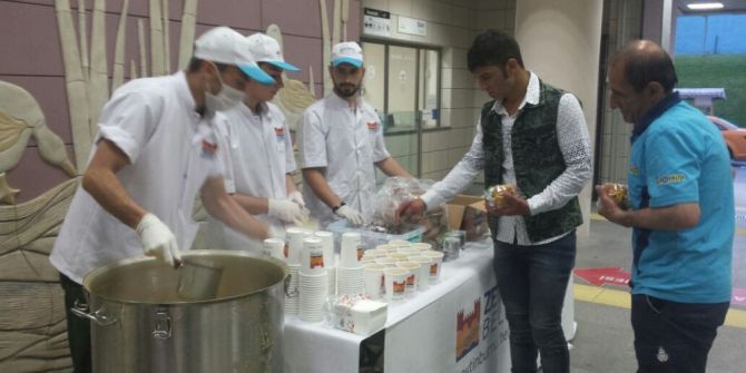 Marmaray Yolcularına İftarda Çorba Sürprizi