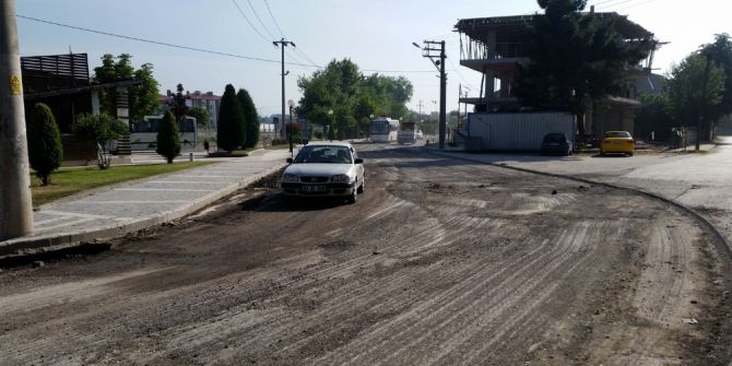 Asfaltlamada Sıra Saatçigil Caddesinde Geldi
