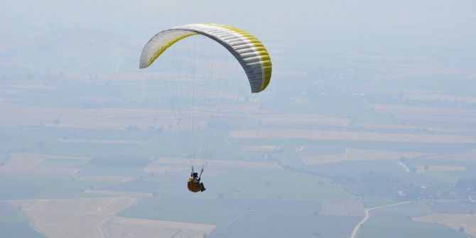 Kırıkhan’da Yamaç Paraşütü Eğitim Uçuşları Başladı