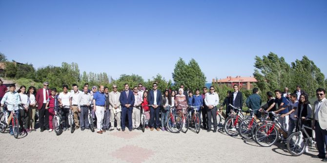 Başarılı Öğrenciler Ödüllendirildi.