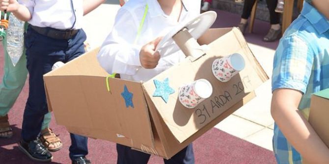 Anaokulu Öğrencilerinden "Geri Dönüşüm Defilesi"