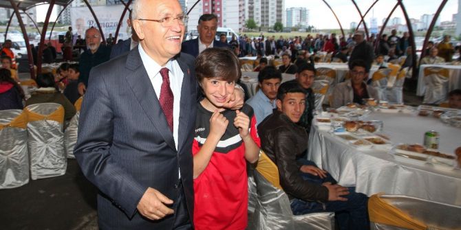 Yenimahalle’de Mahalle İftarları Dolup Taşıyor