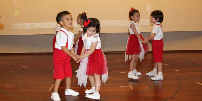 Meü’de Miniklerin Yıl Sonu Etkinlikleri Renkli Geçti