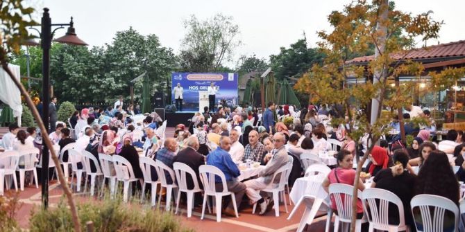 Beyoğlu’nda Yaşlı Ve Engelliler Hep Birlikte İftar Yaptı