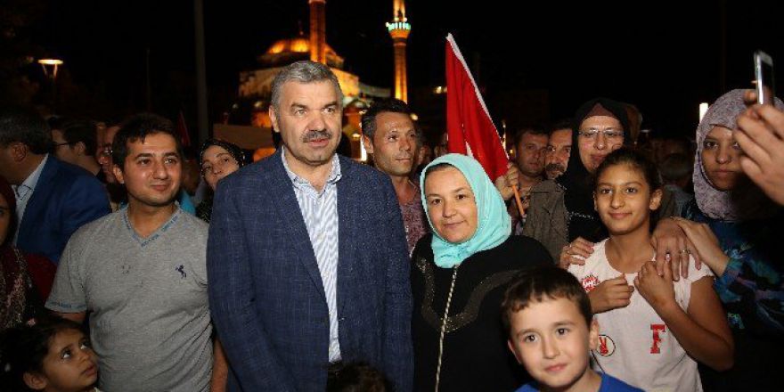 Demokrasi Neferleri Nöbette