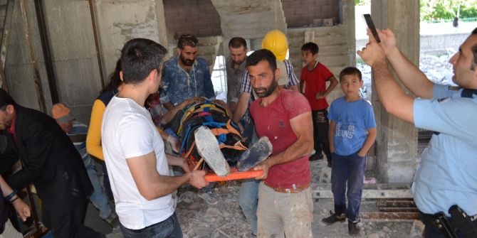 Asansör Boşluğuna Düşen İşçi Yaralandı