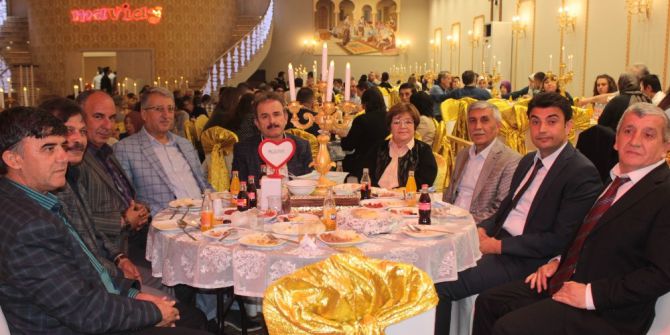 Protokol Ve İş Dünyası İftarda Bir Araya Geldi